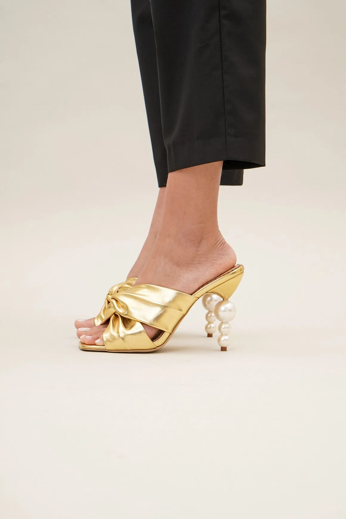 Camelia Pumps