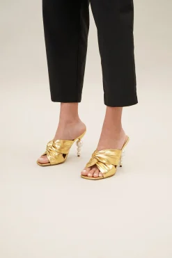 Camelia Pumps