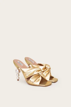 Camelia Pumps