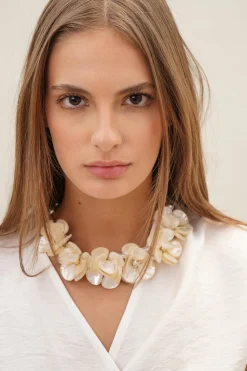 Fleur Blanche Necklace