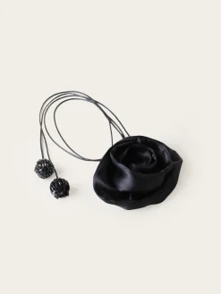 Rose De Vents Choker